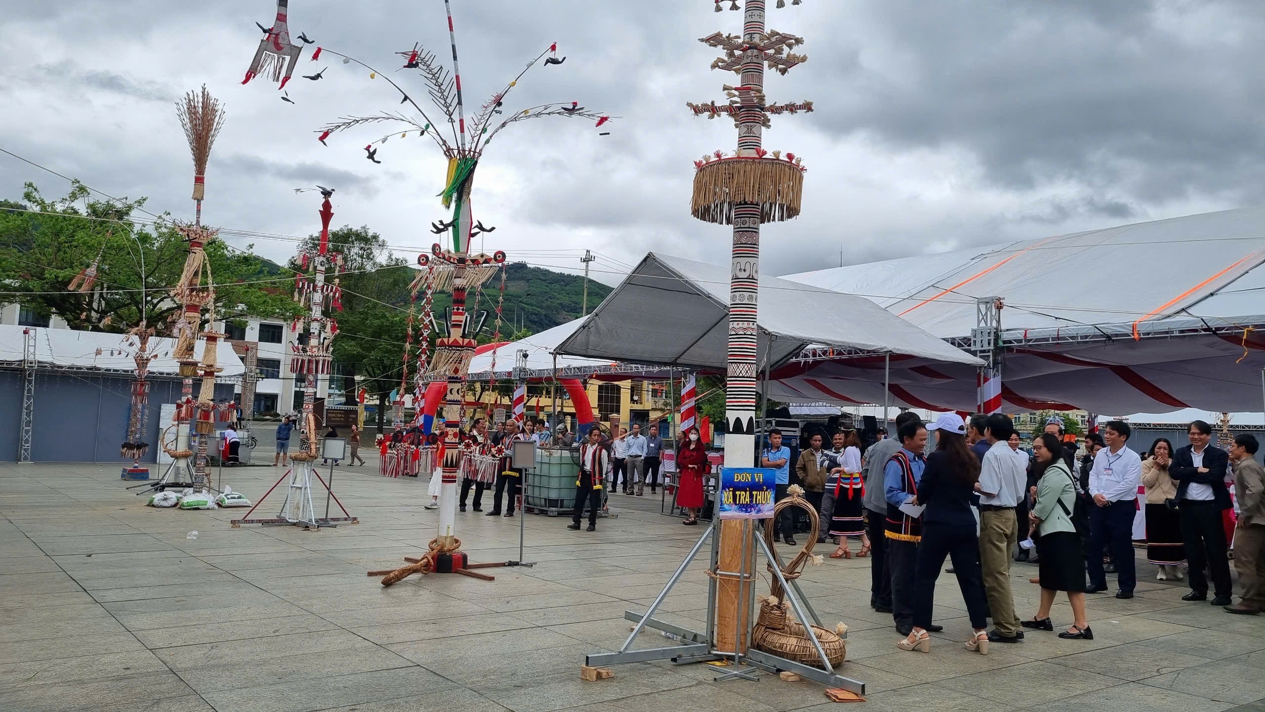 Độc đáo nghệ thuật trang trí cây nêu của đồng bào Cor ở Quảng Ngãi