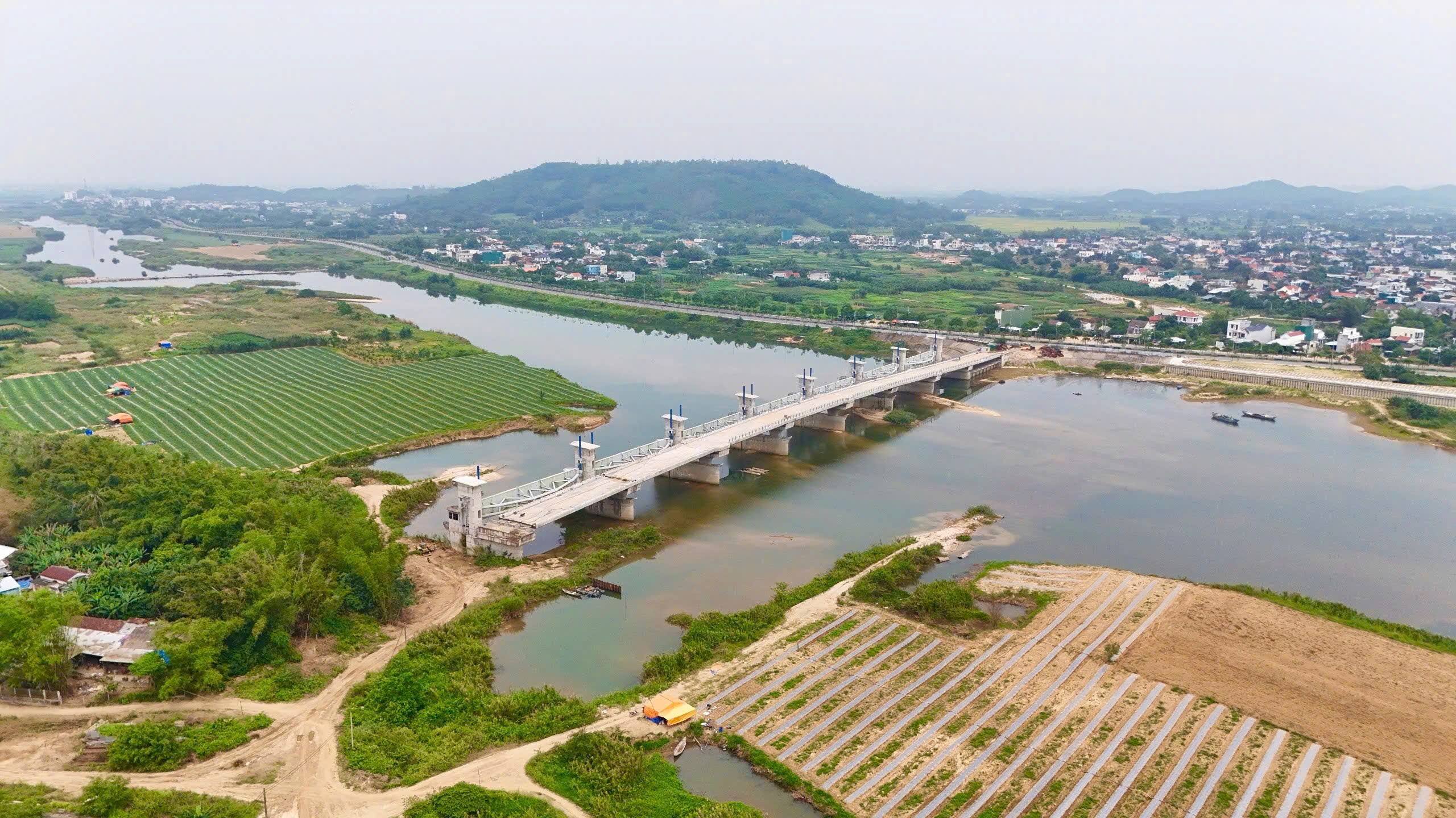 Dang dở công trình đập dâng nghìn tỉ ở Quảng Ngãi