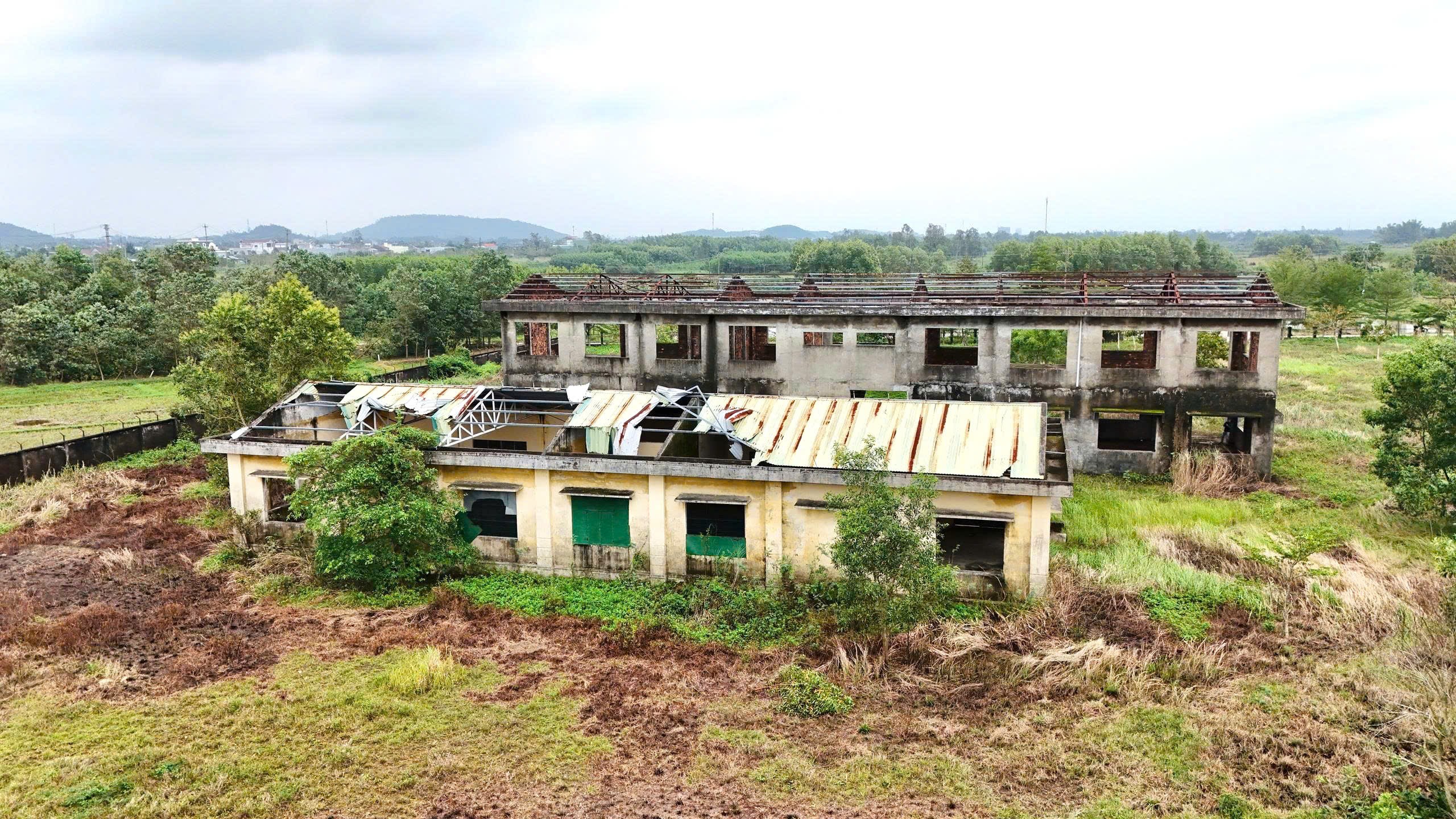 Trung tâm dạy nghề kiểu mẫu 11 năm bỏ hoang, phơi nắng dầm mưa