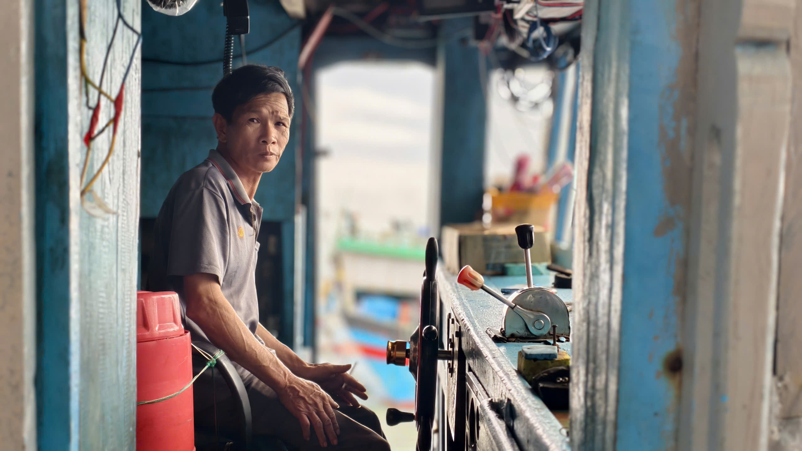 Ngư dân Quảng Ngãi mong chờ dầu ‘hạ nhiệt’ để vươn khơi 