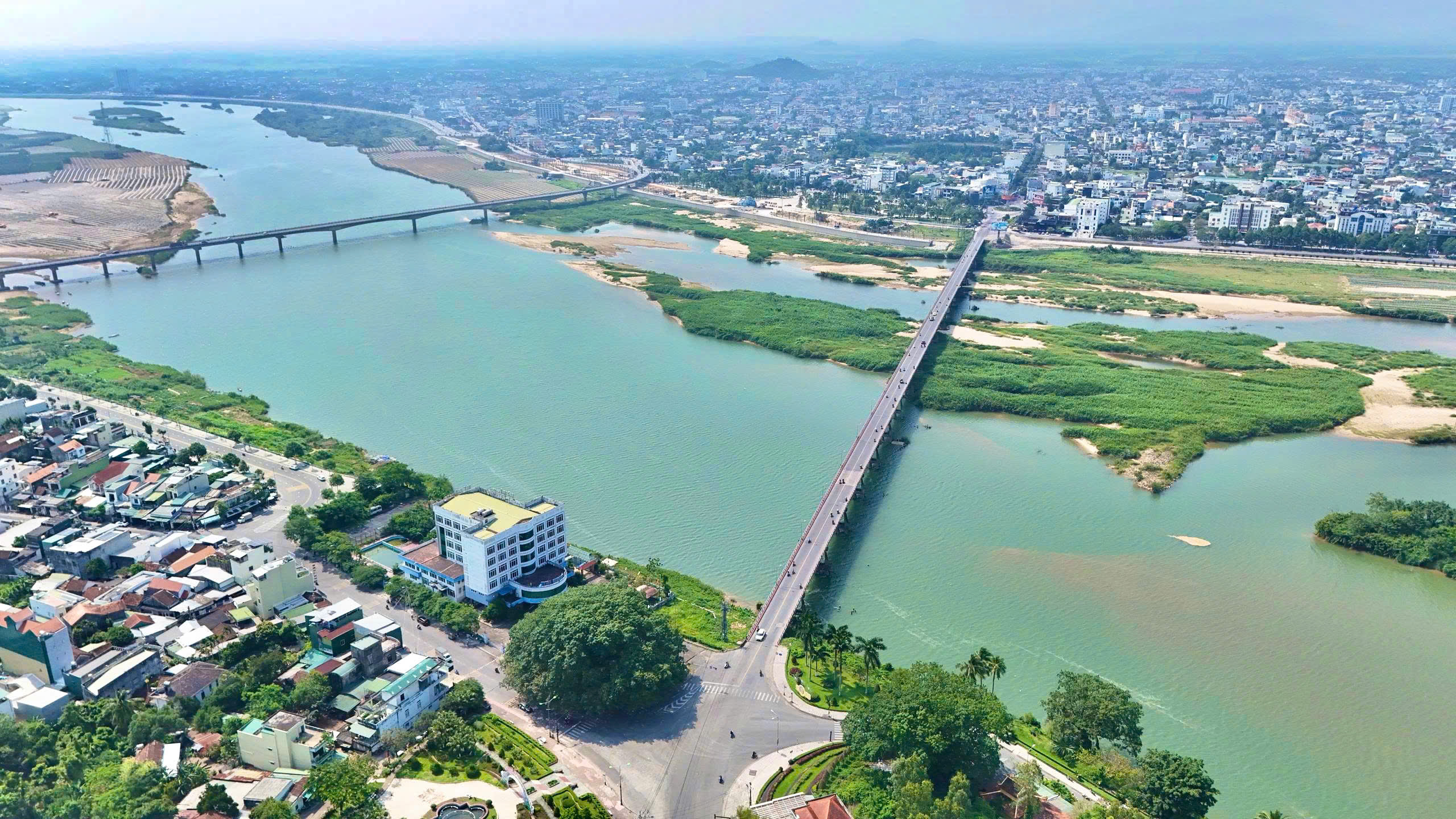  Giải tỏa khách sạn gần 30 năm tuổi ở Quảng Ngãi, mở đường xây cầu Trà Khúc 1