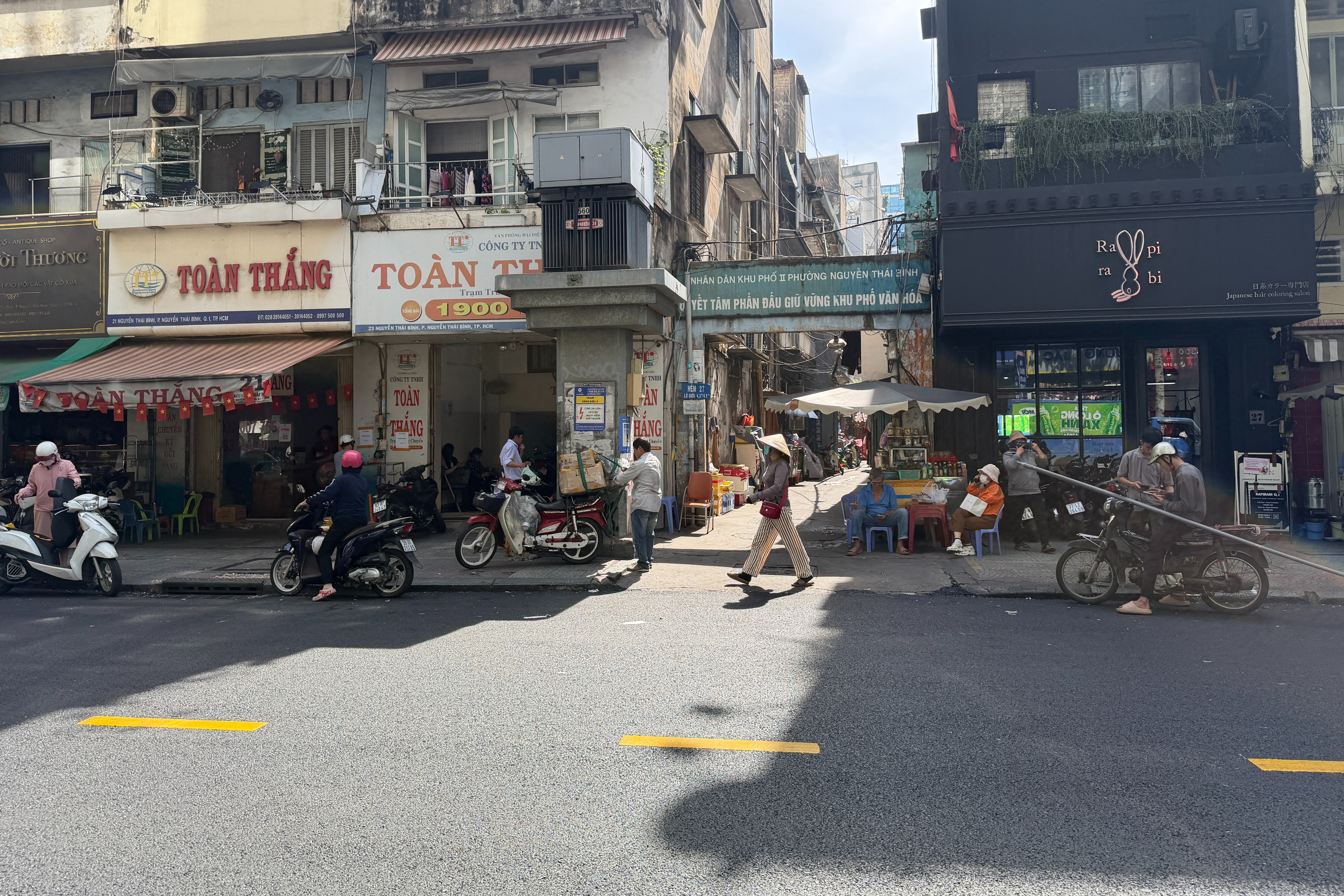 Những người thoát kiếp 'vô danh' giữa đô thị