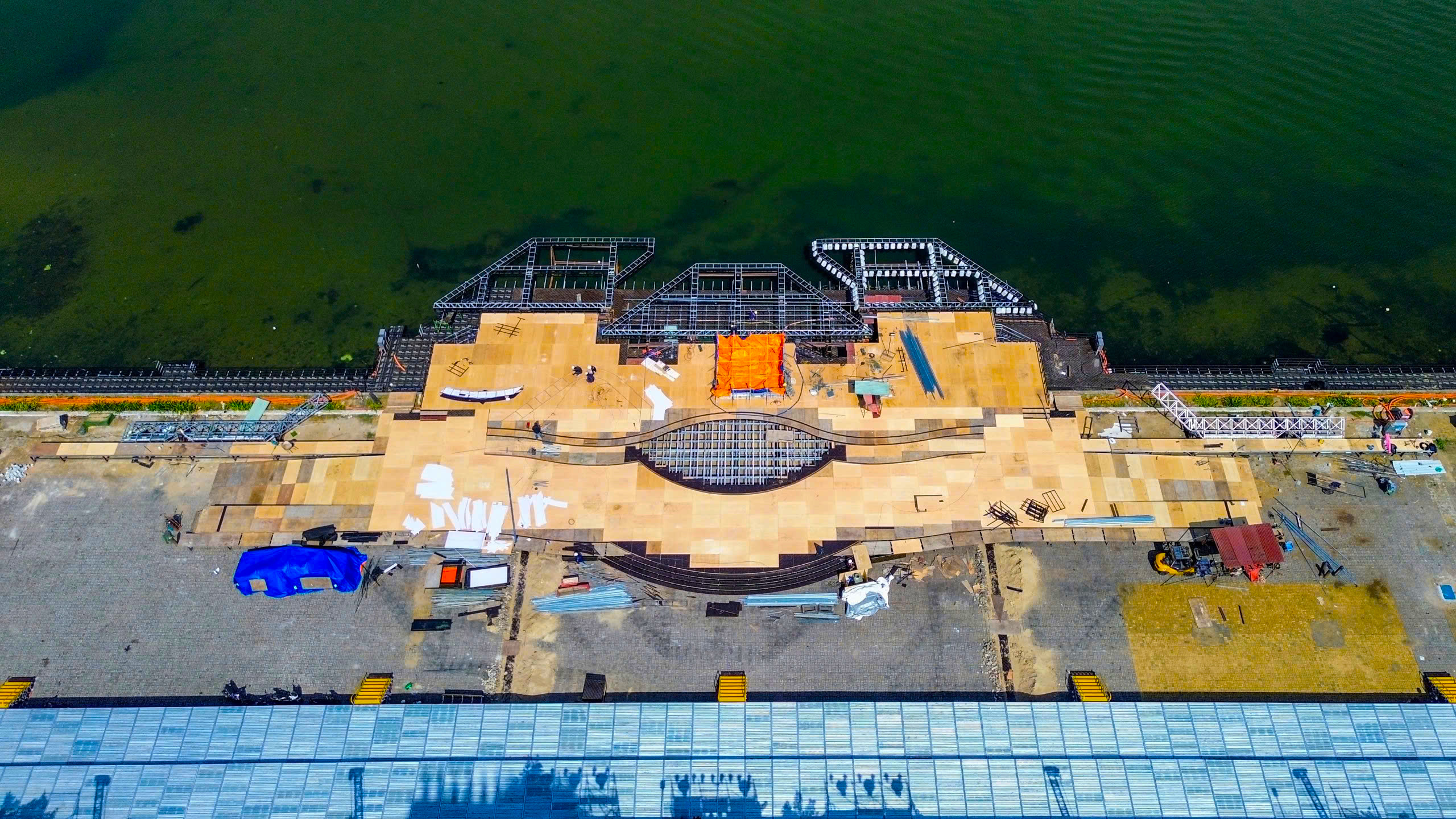 Bên trong sân khấu 'siêu khủng' lễ hội pháo hoa quốc tế Đà Nẵng 2025