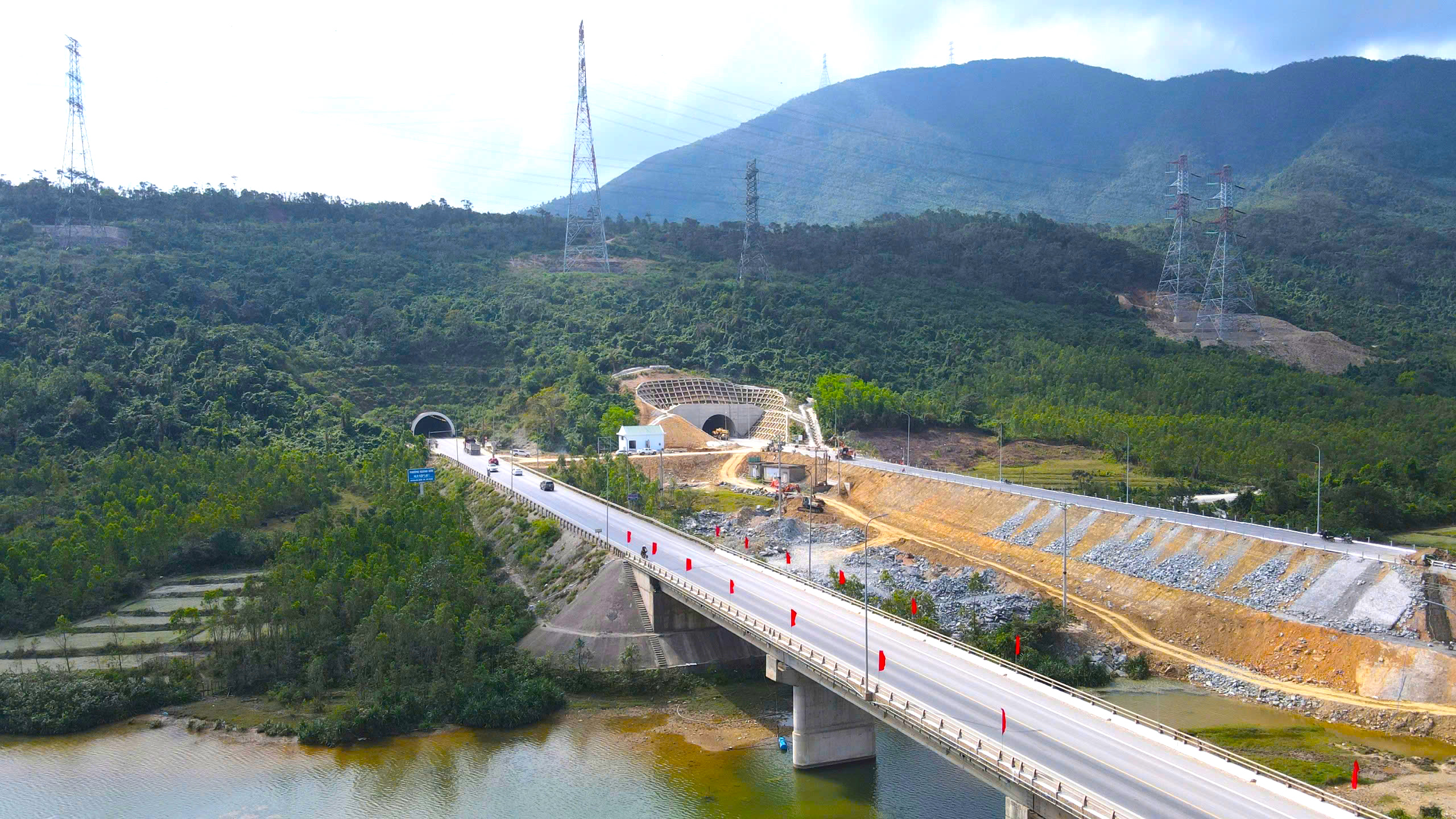 Ngắm hầm Đèo Ngang mở rộng trước ngày thông xe