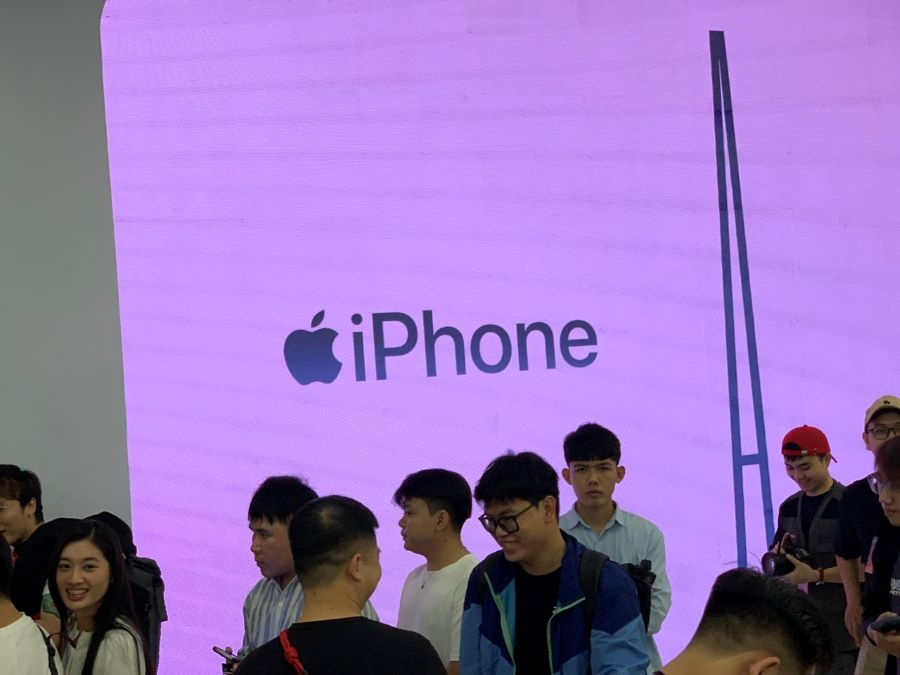Lý do iPhone đắt đỏ nhưng người Việt vẫn xếp hàng mua