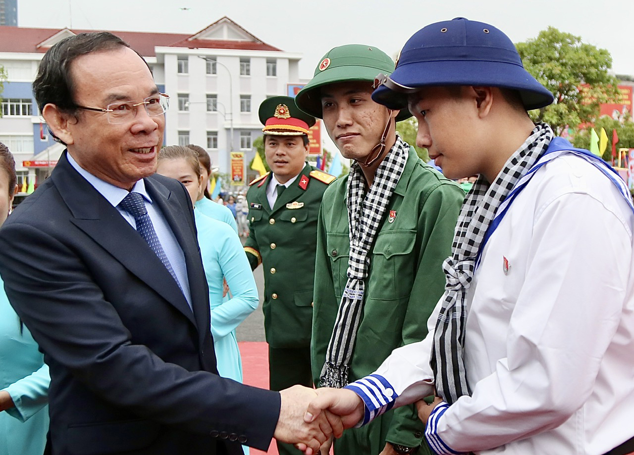 Bí thư Nguyễn Văn Nên động viên các thanh niên TP.HCM lên đường nhập ngũ
