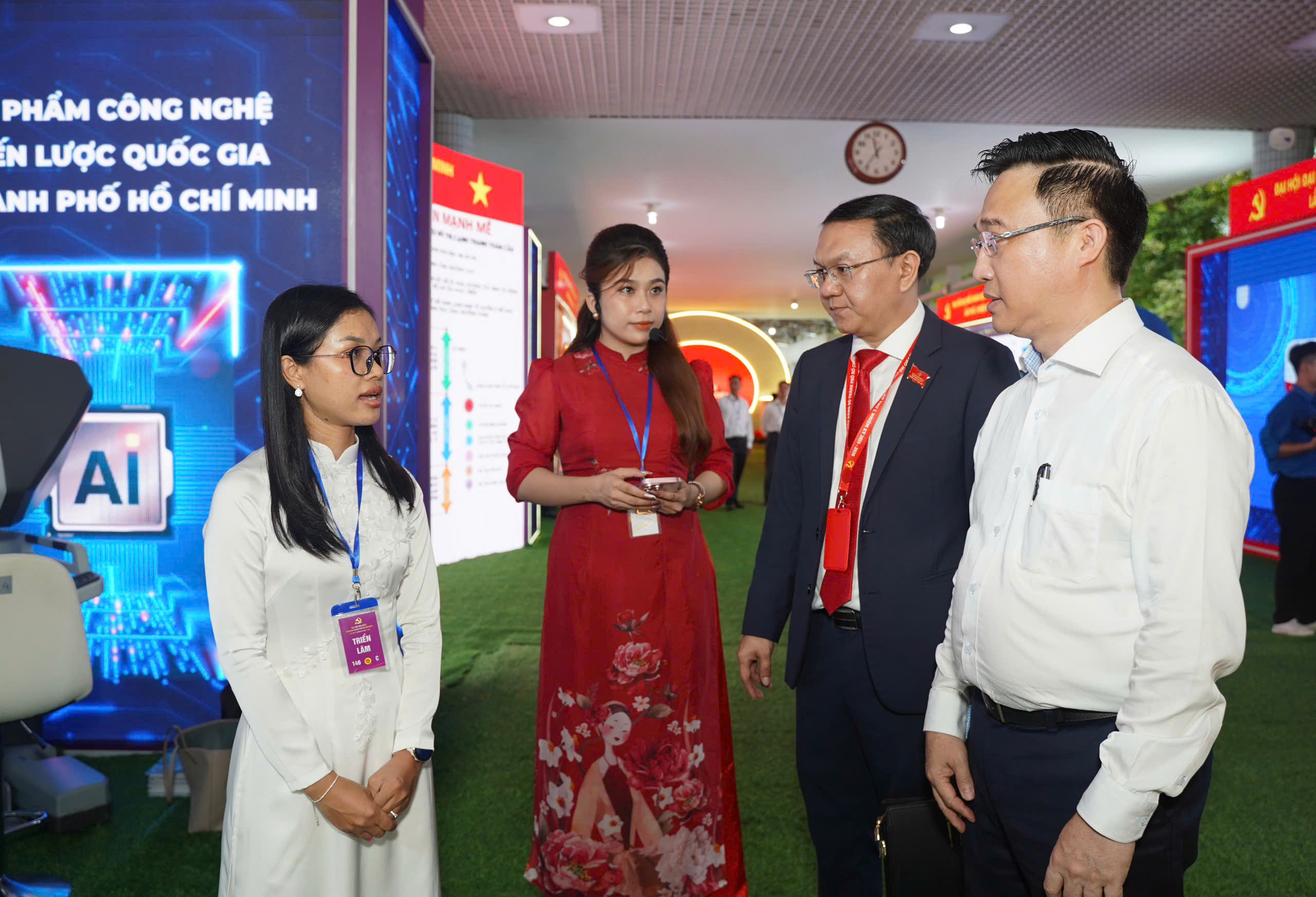 Máy bay không người lái CT UAV, kỳ lân Fintech MoMo... 'lên sàn' tại triển lãm chào mừng Đại hội Đảng bộ TP.HCM 