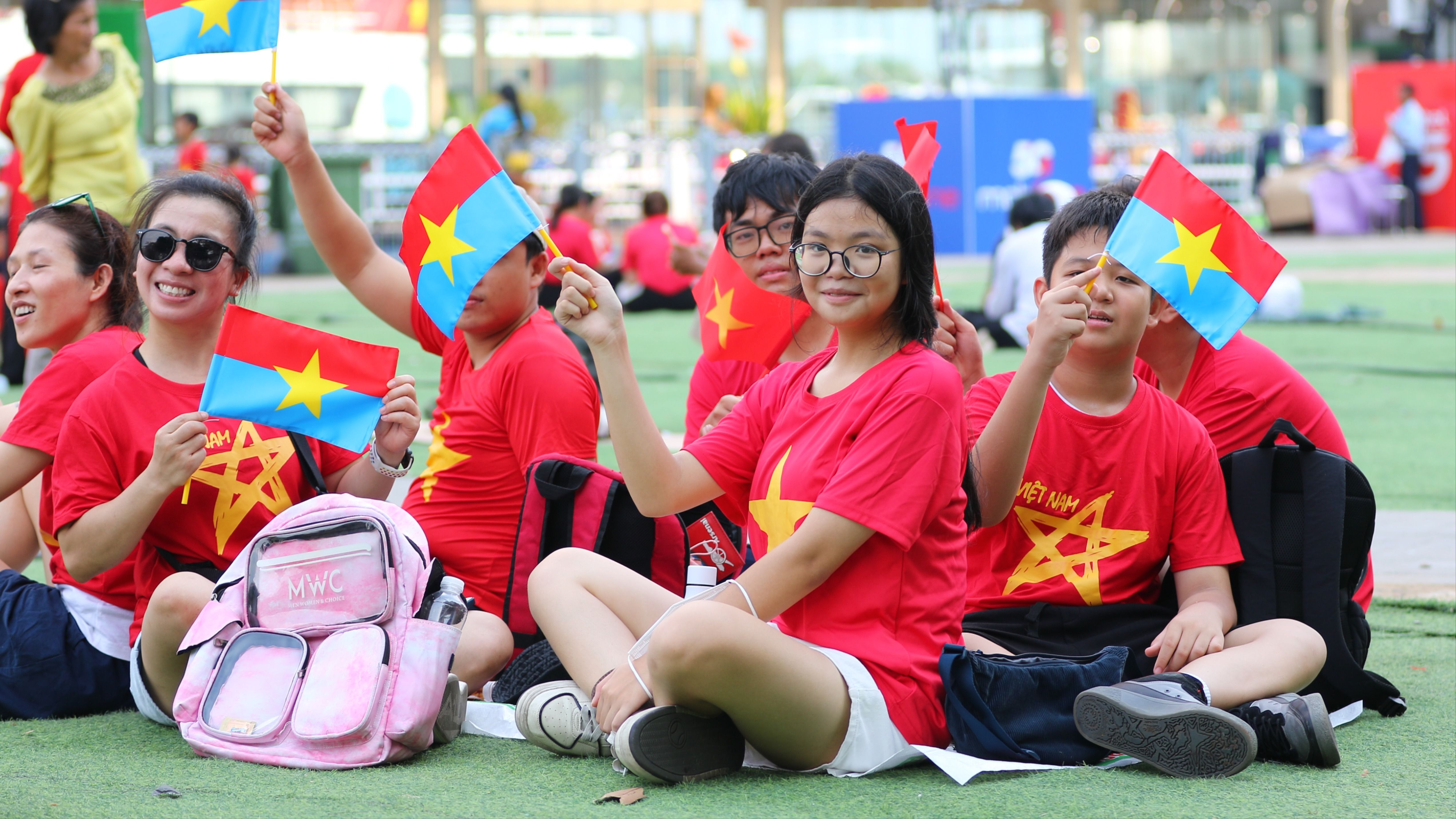 TP.HCM náo nức chờ pháo hoa tối 30-4: Người dân đến giữ chỗ từ sớm