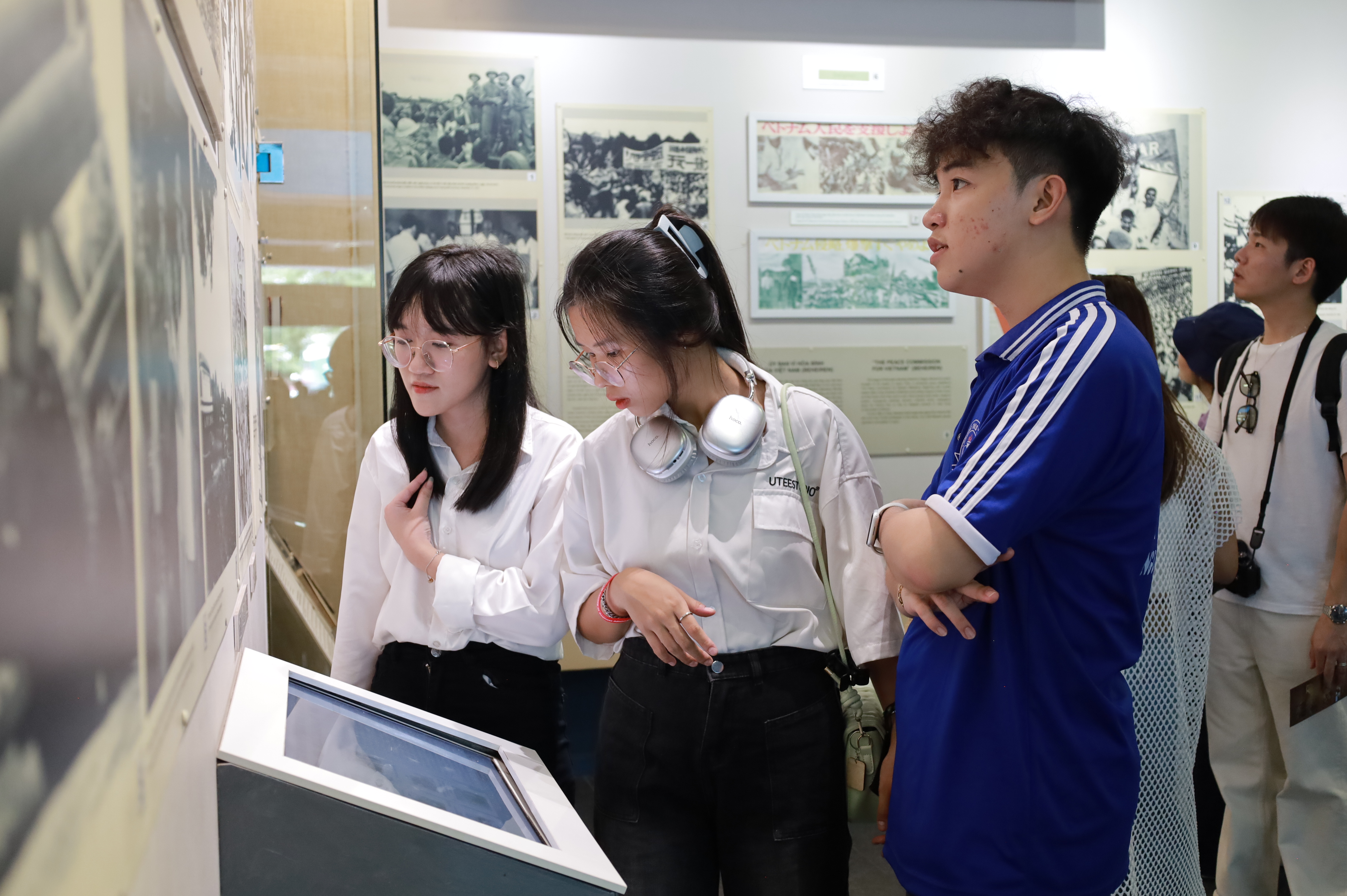 Giới trẻ TP.HCM tìm về các bảo tàng lịch sử trước thềm 30-4