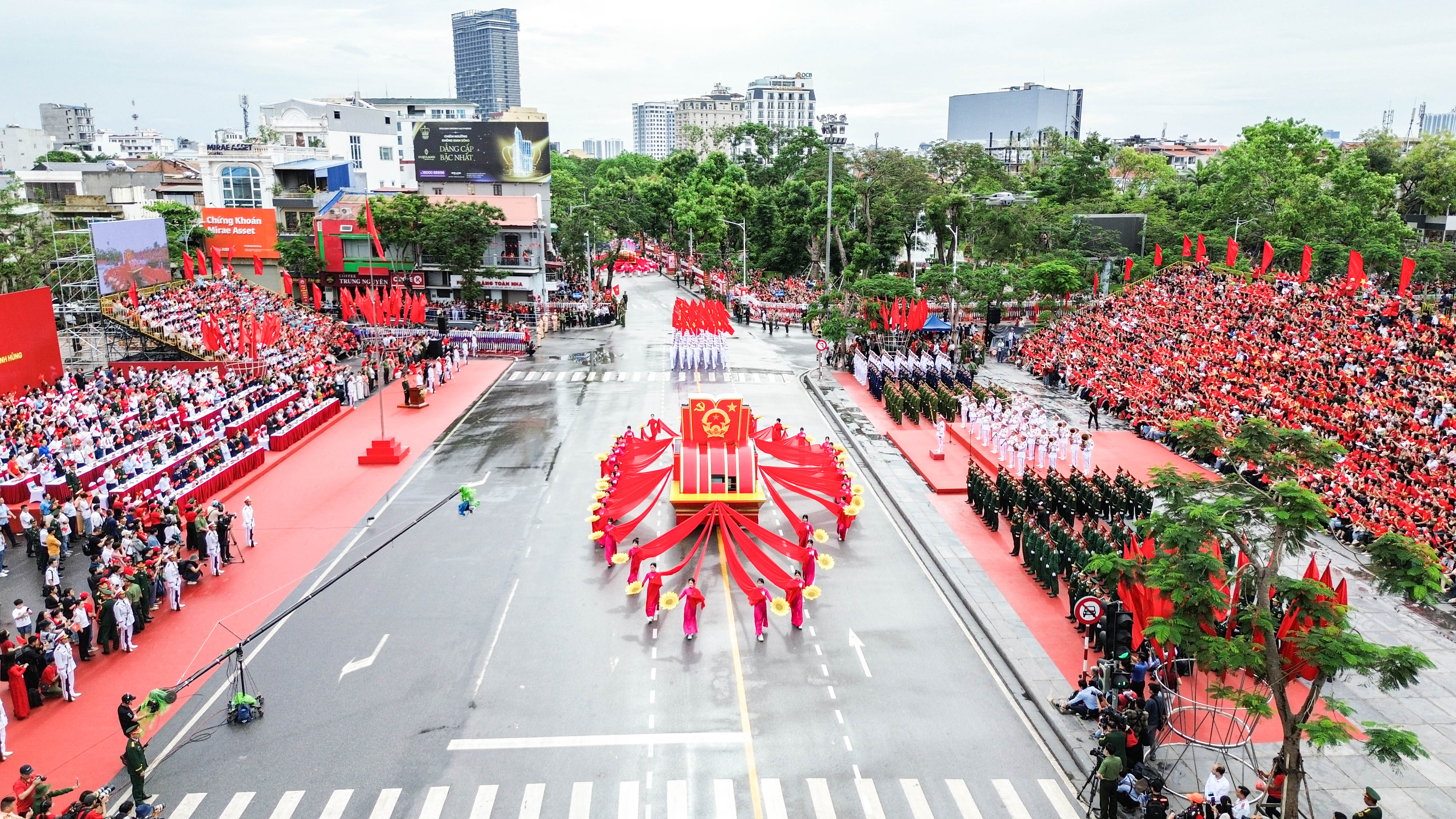 Ấn tượng lễ duyệt đội ngũ và diễu hành kỷ niệm 70 năm giải phóng Hải Phòng 
