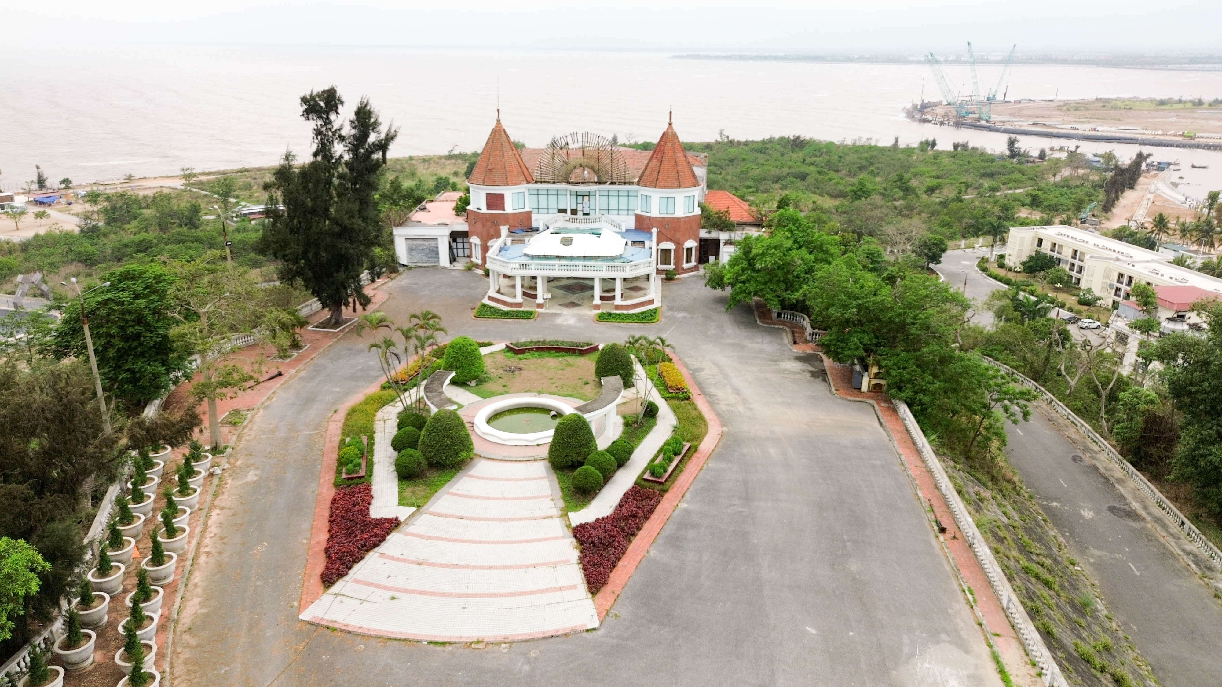 Từ lâu đài bỏ hoang đến dự án 2.100 tỉ: Casino Đồ Sơn sắp 'thay áo' sau nhiều năm xuống cấp