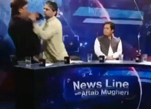 Video: Chính khách, nhà báo choảng nhau trên sóng truyền hình