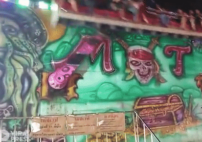 Trò chơi cảm giác mạnh đứt cáp, nhiều người bị hất văng