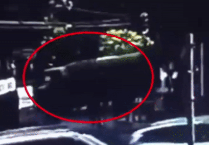 Hố tử thần nuốt chửng xe tải, nhiều người vẫn mất tích