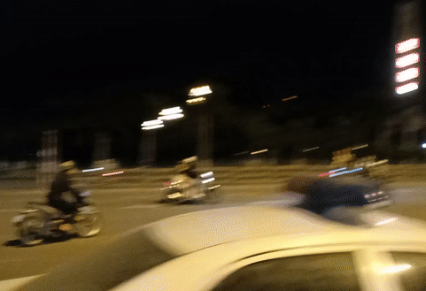 Video: Nam thanh niên lao thẳng xe vào CSGT ở Đà Nẵng