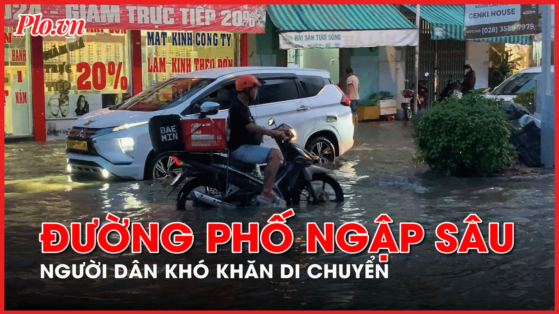 Triều cường dâng cao, người dân vất vả giờ tan tầm