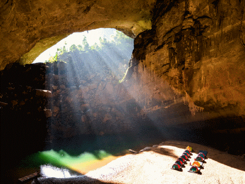 Vẽ đẹp hoang sơ, kì vĩ của hang Sơn Đoòng. Ảnh: Oxalis