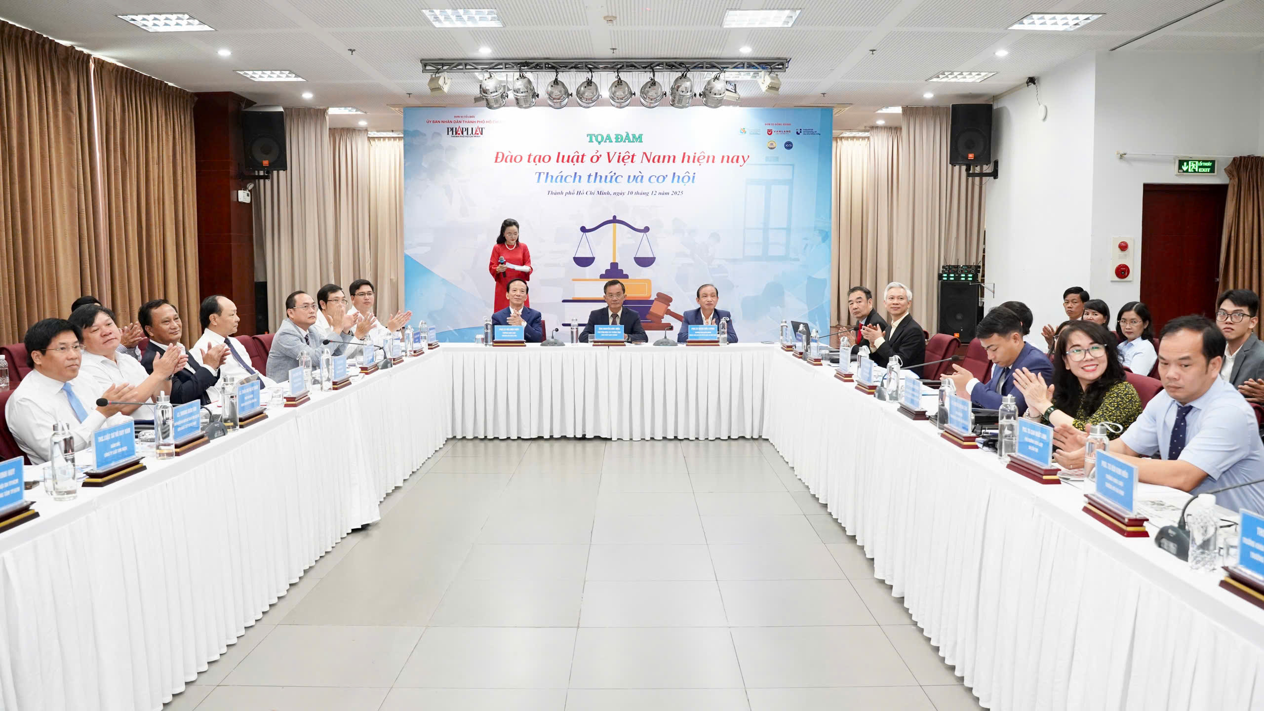 Đang diễn ra toạ đàm 'Đào tạo luật ở Việt Nam hiện nay: Thách thức và cơ hội’