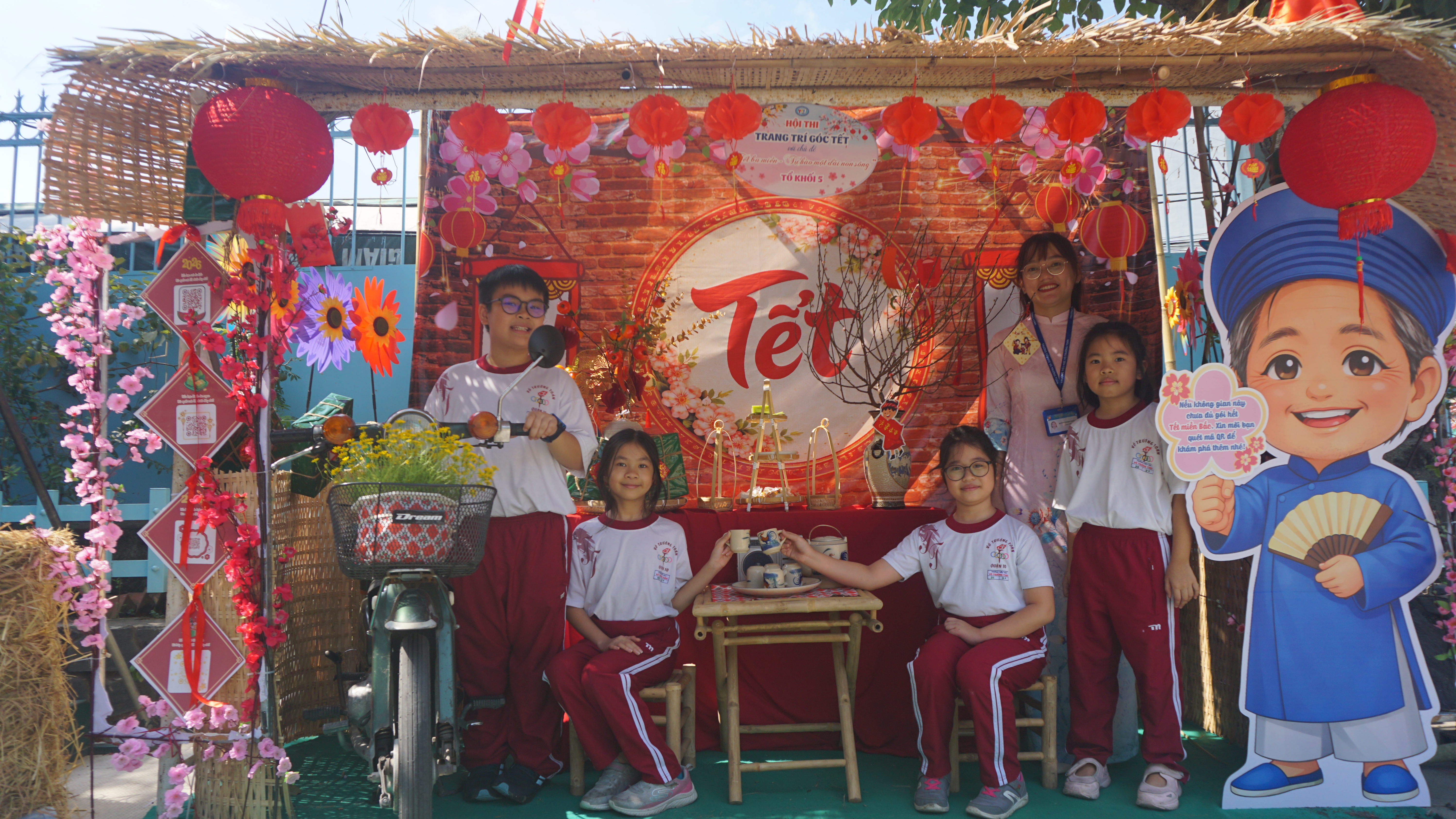 Học sinh TP.HCM trải nghiệm Tết ba miền ngay tại sân trường