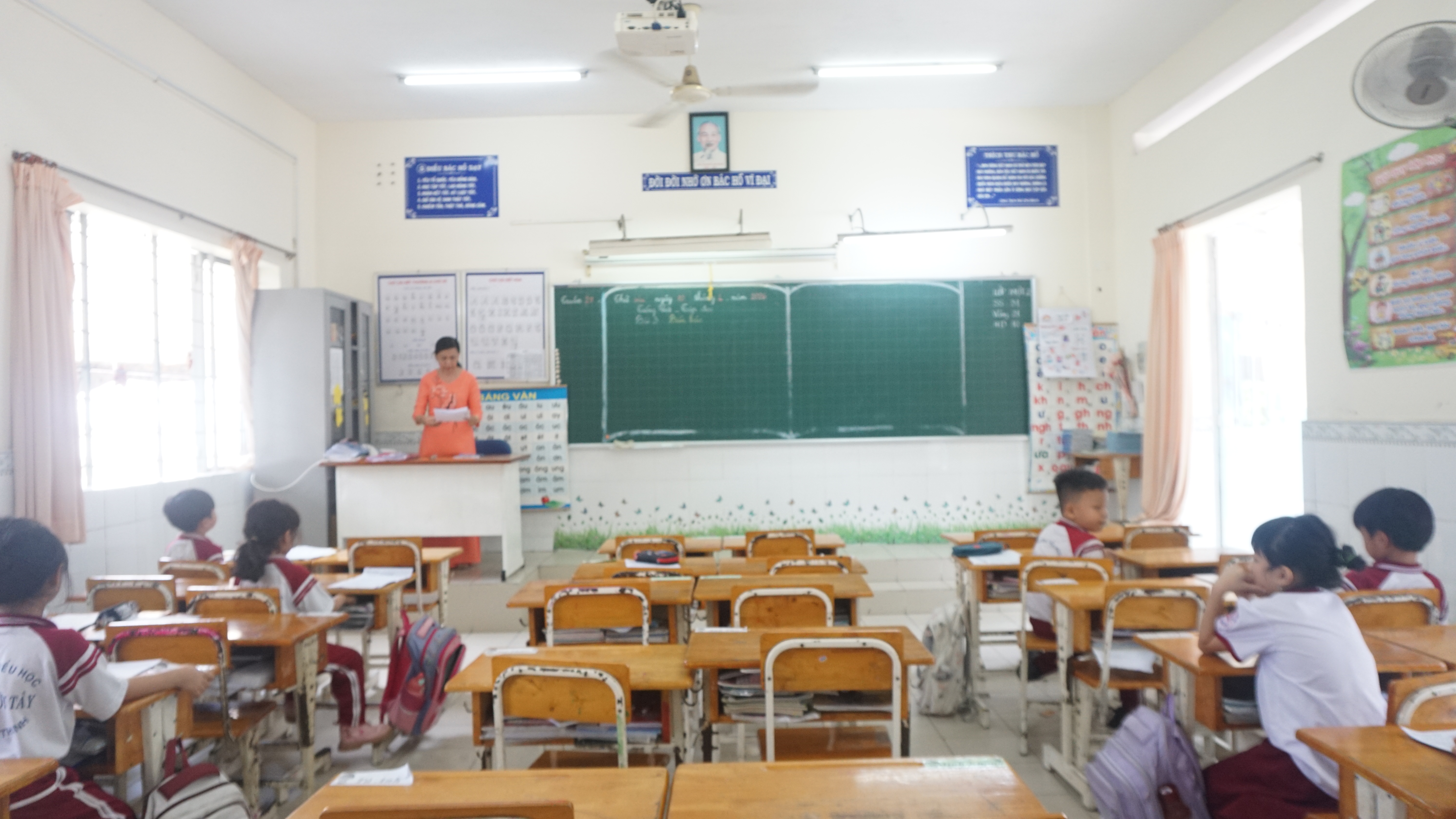 Hơn 200 học sinh trường Bình Quới Tây vẫn nghỉ học sau sự cố nghi ngộ độc