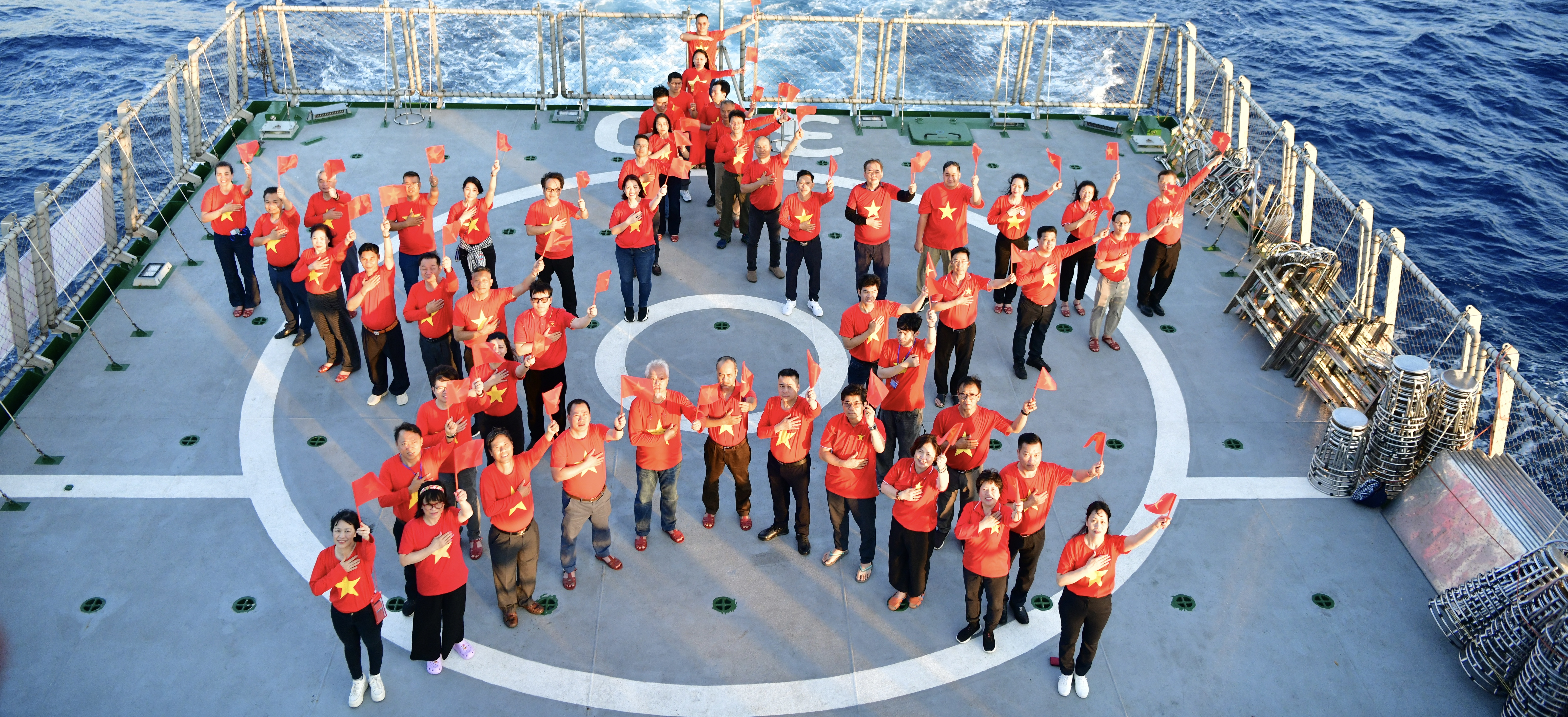 Cảm xúc đặc biệt của kiều bào tham gia diễu hành mừng đại lễ 30-4