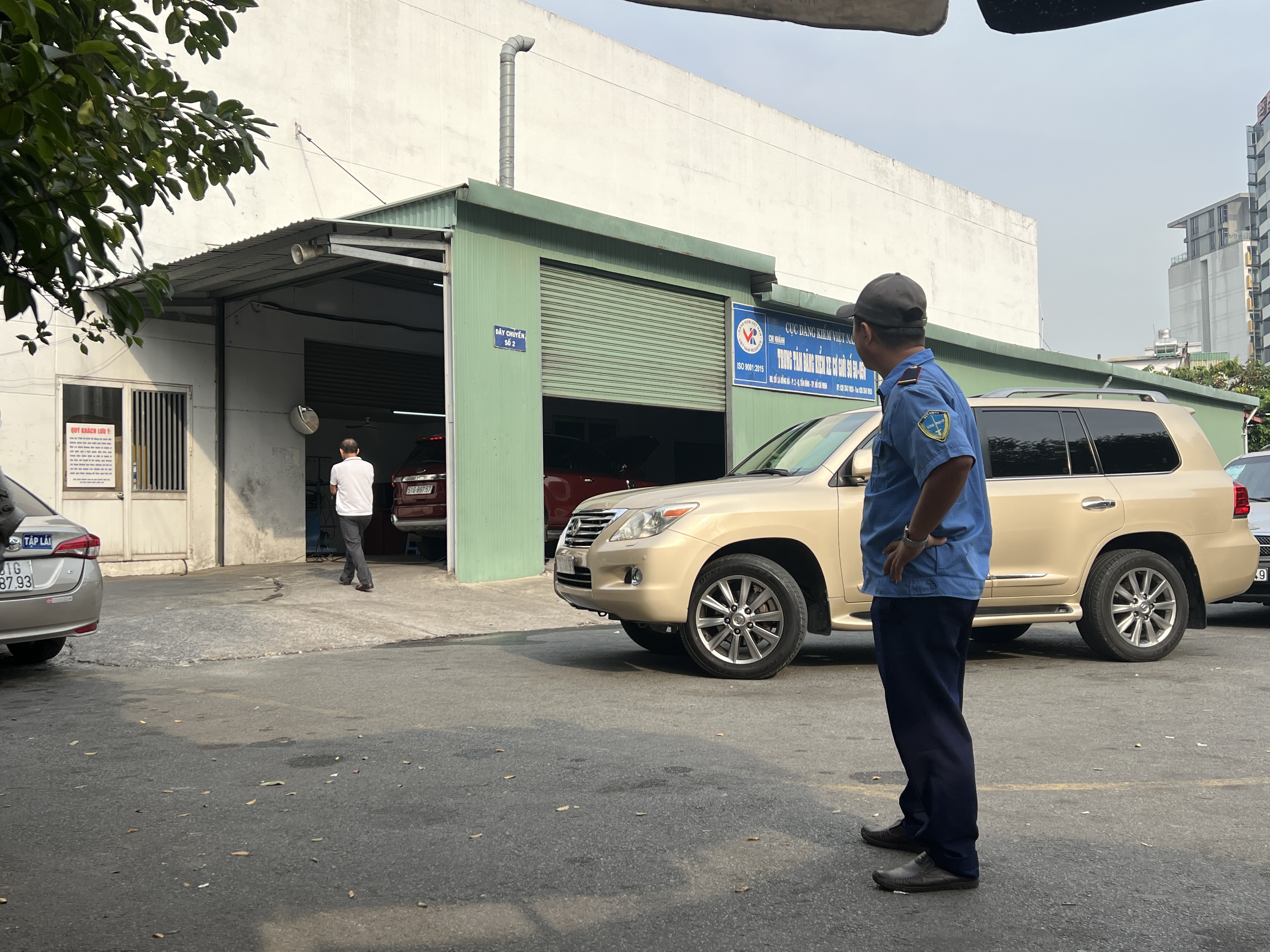 Không còn cảnh chờ đợi, chủ xe phấn khởi vì đăng kiểm chỉ mất 30 phút