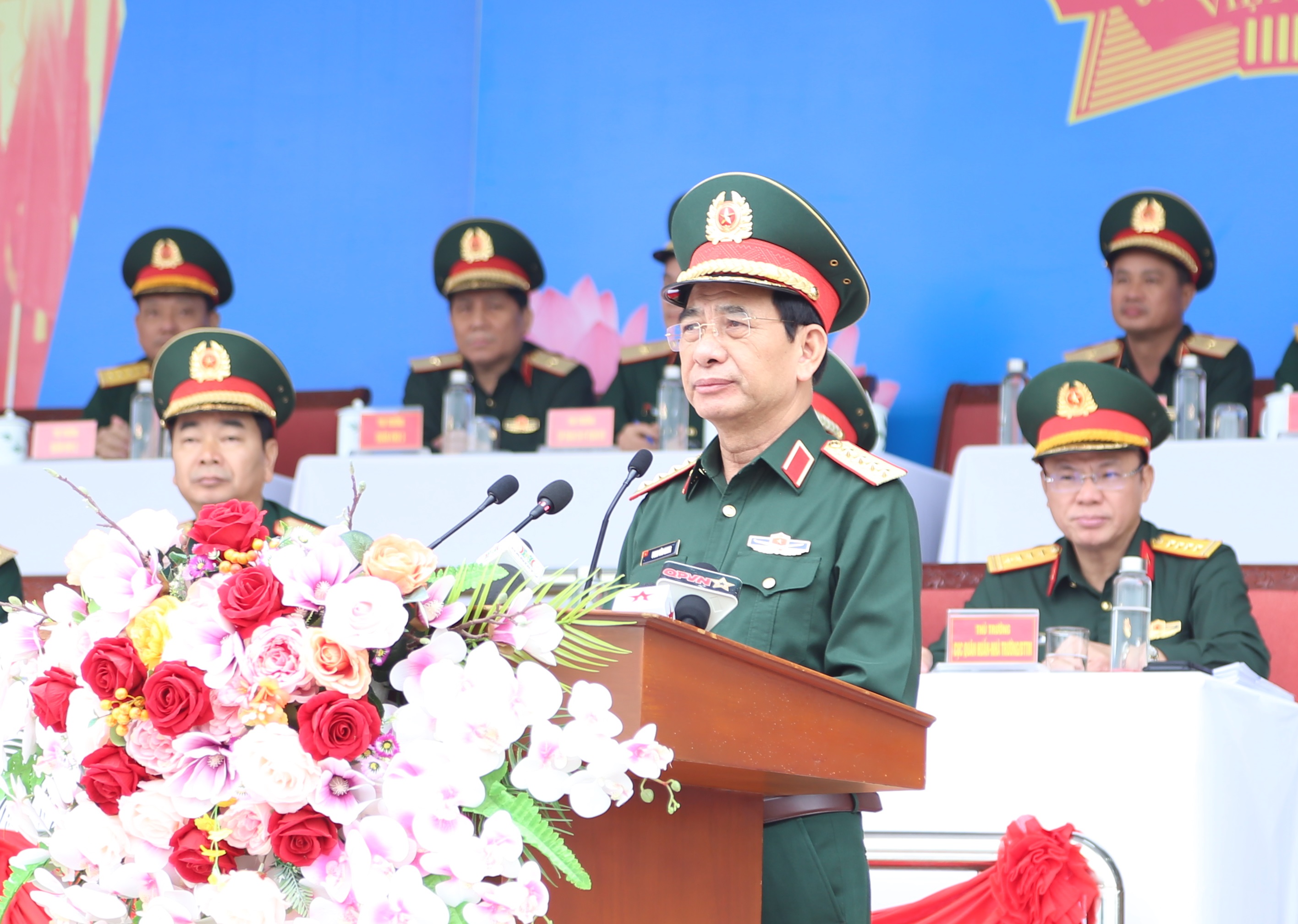 Bộ trưởng Quốc phòng kiểm tra hợp luyện diễu binh, diễu hành 