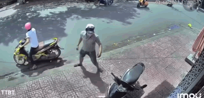 Cú quay xe của thanh niên chạy grab gây xôn xao mạng xã hội