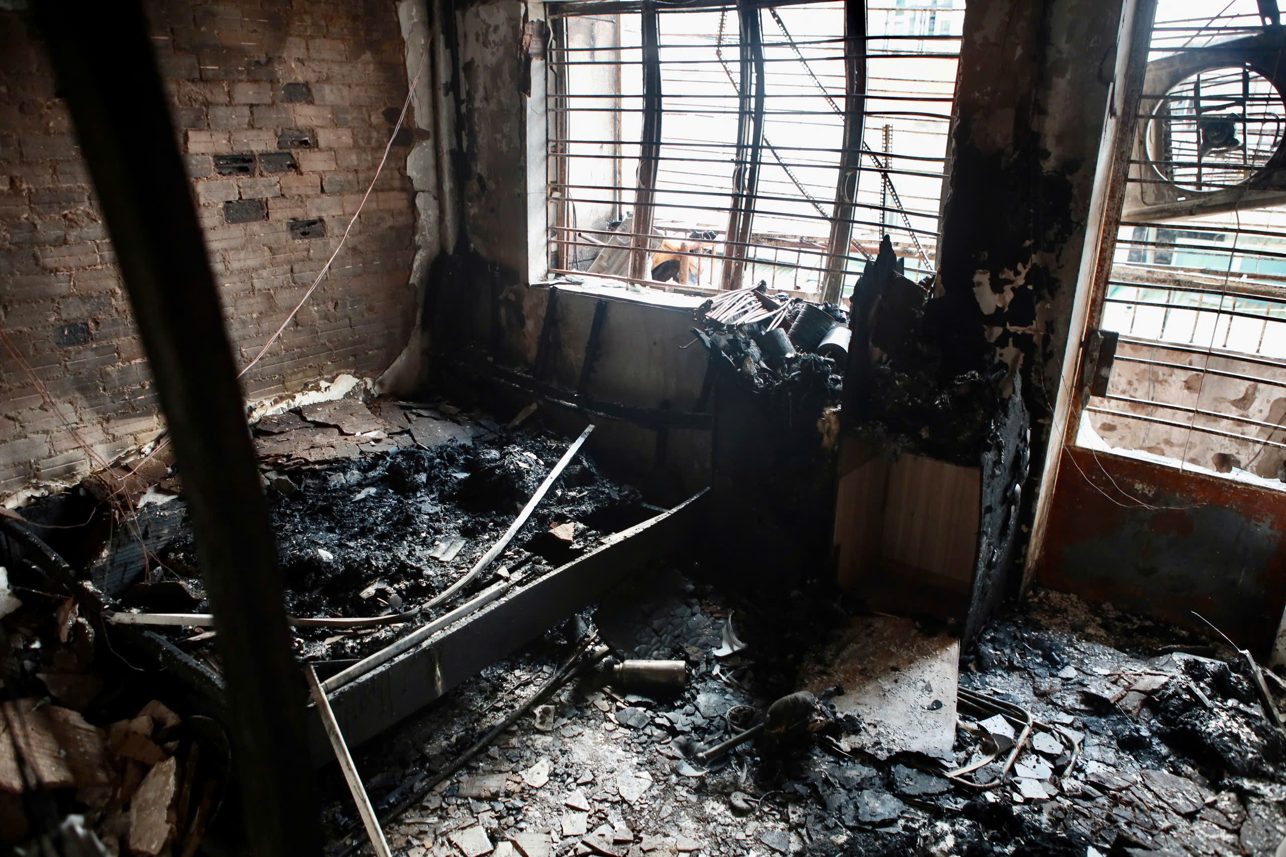 Chùm ảnh hiện trường vụ cháy tại cư xá Độc Lập khiến 8 người tử vong