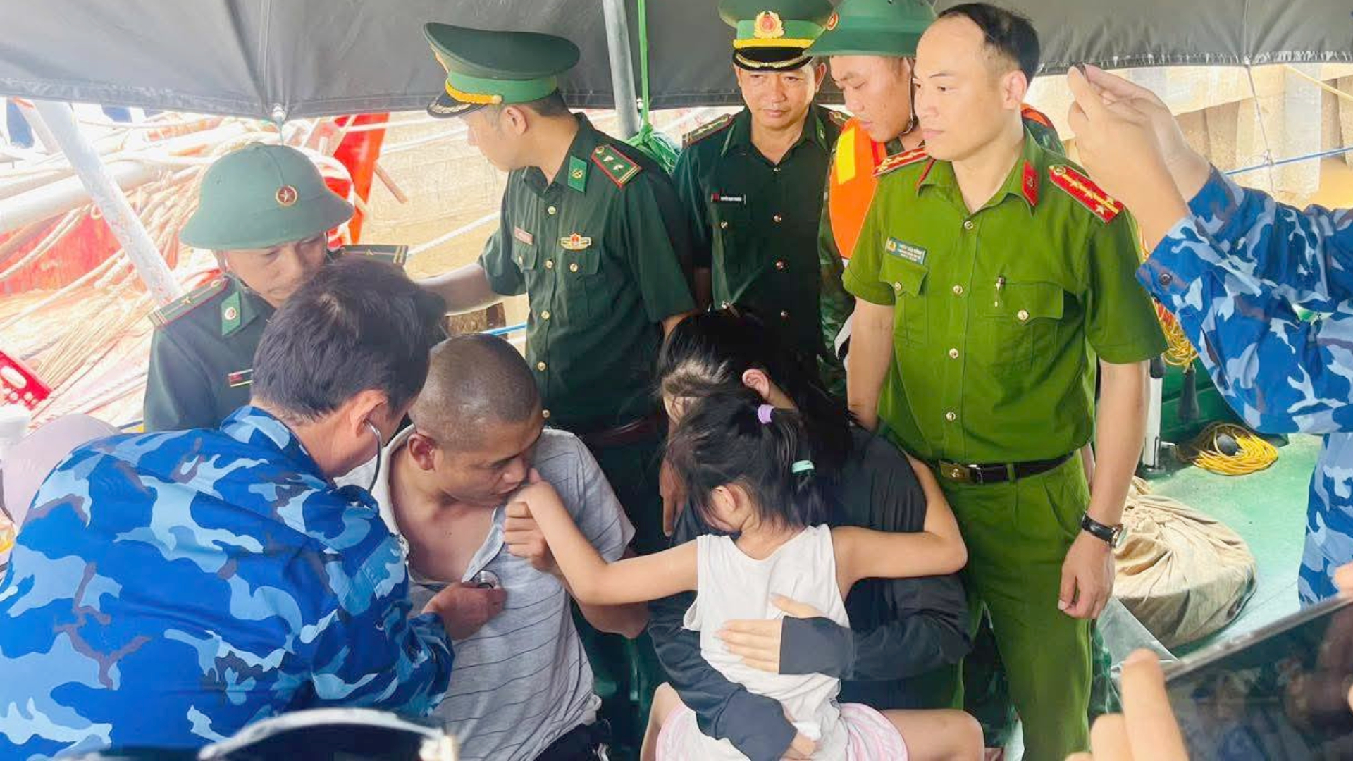 Bố và con gái 6 tuổi gặp điều kỳ diệu sau 13 giờ sóng cuốn ra khơi