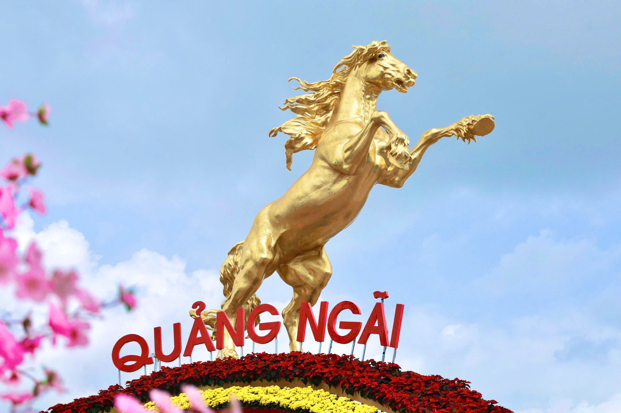 Xuất hiện linh vật ngựa khổng lồ ở Quảng Ngãi