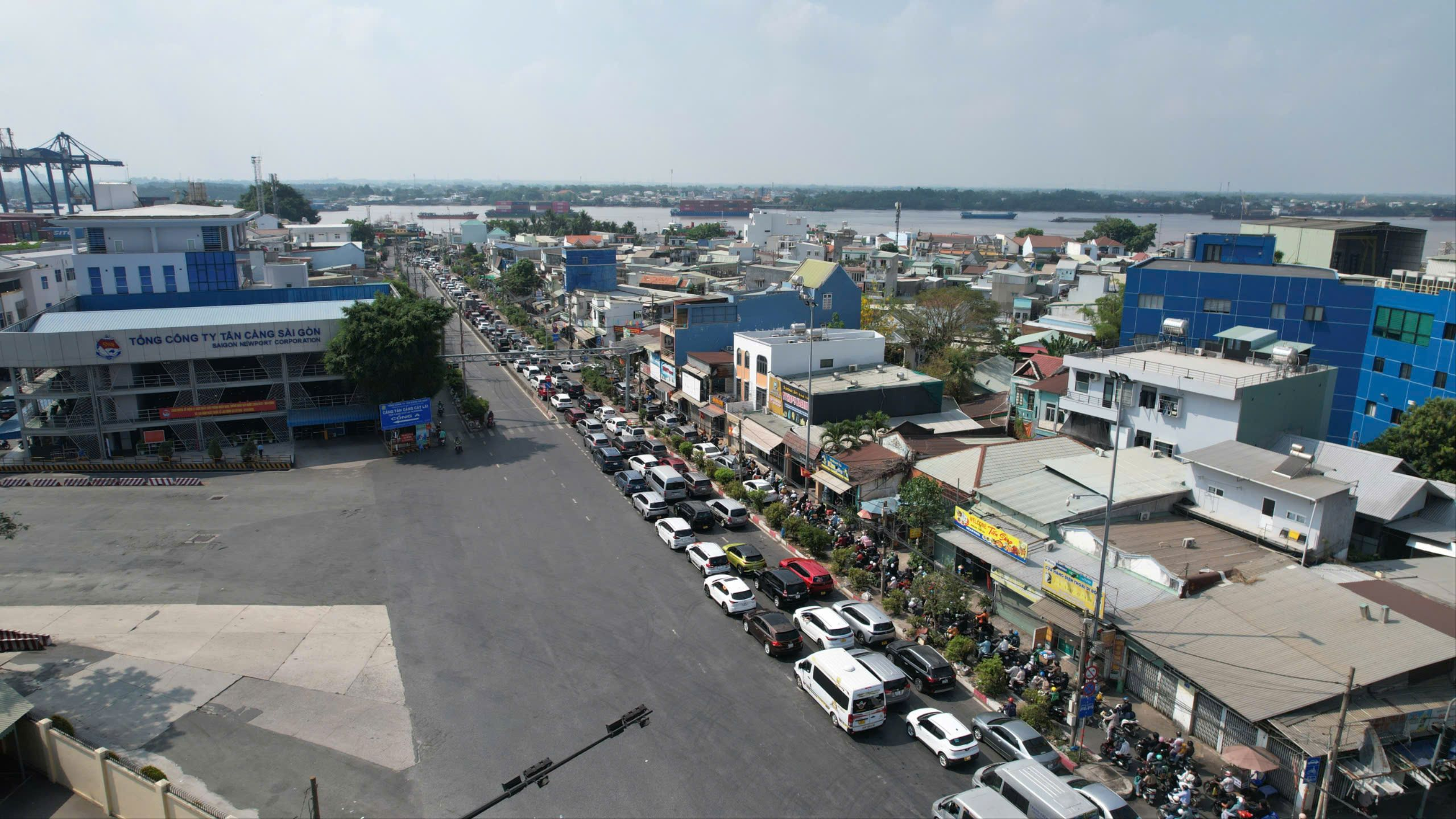 Cửa ngõ TP.HCM ùn ứ kéo dài ngày đầu nghỉ lễ 