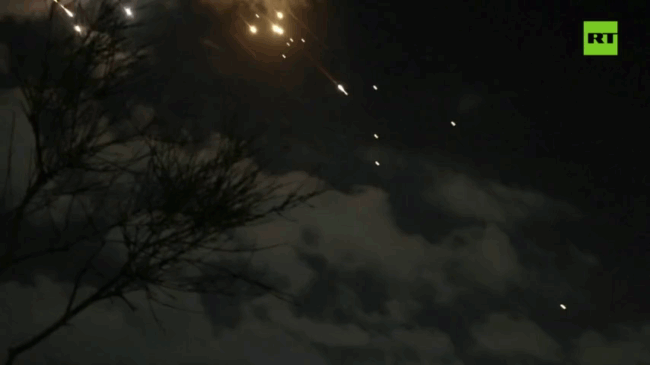 VIDEO: Iran bắn loạt tên lửa vào Israel