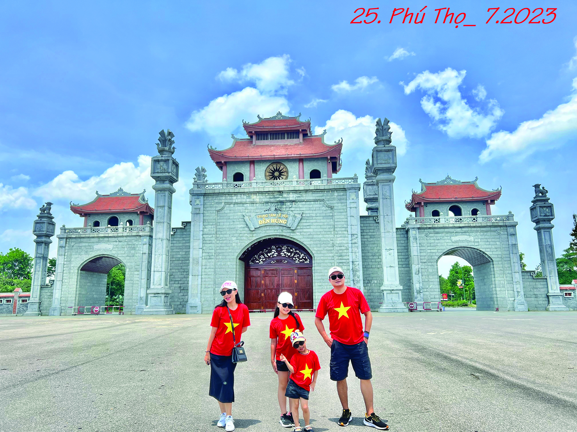 Check in 63 tỉnh, thành với áo cờ đỏ sao vàng 