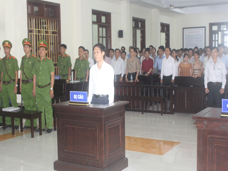 Bắt đầu xử luật sư bị tố chiếm đoạt hơn 1 tỉ đồng của thân chủ