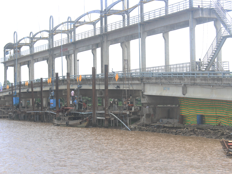 Đang khẩn trương khắc phục hư hỏng cống ngăn mặn 150 tỉ