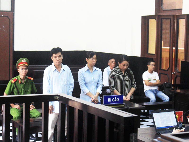 Chấp hành viên bỏ túi hơn 882 triệu đồng tiền thi hành án