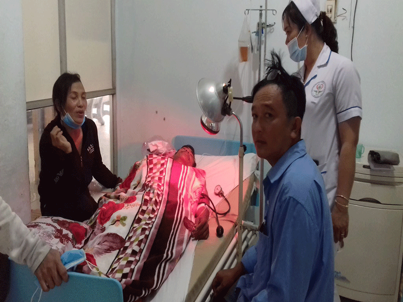 Sửa máy bơm, 5 công nhân bị điện giật thương vong