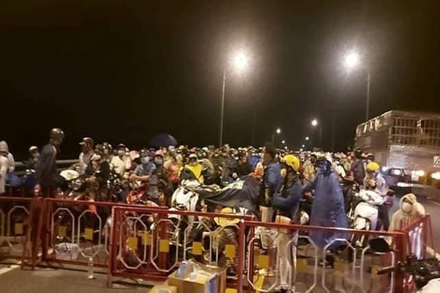 Bến Tre: Cách ly người dân về quê tự phát, dẫn đoàn đưa 3.000 người về Trà Vinh