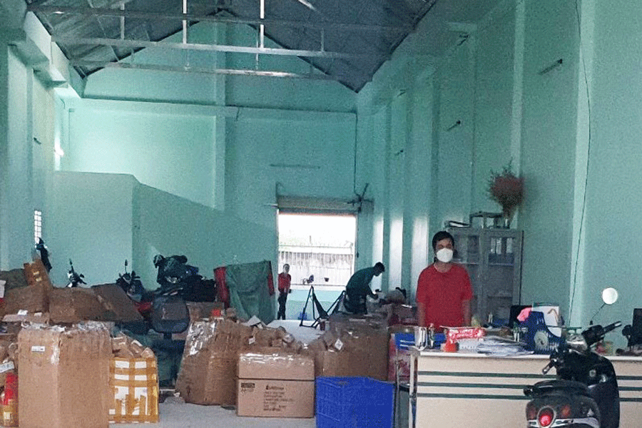 Thấy két sắt ở bưu cục không khóa, bạn nhậu liền trộm hơn 130 triệu