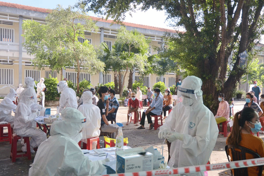 Bến Tre xuất hiện nhiều ổ dịch, tỉnh chỉ đạo phủ vaccine cho 100% công nhân