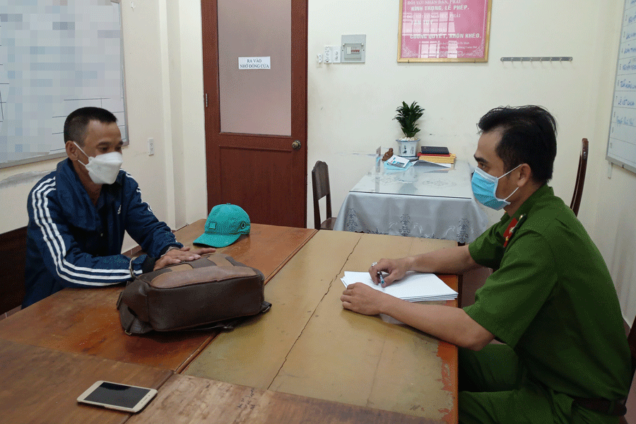 Khởi tố kẻ dùng hình ảnh, clip 'nóng' tống tiền nhân tình