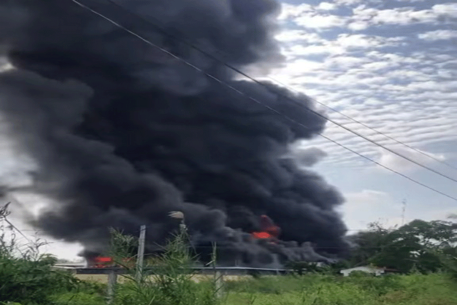 Cháy lớn tại cơ sở kinh doanh mùng, mền, nệm, gối cả 1.000m2 