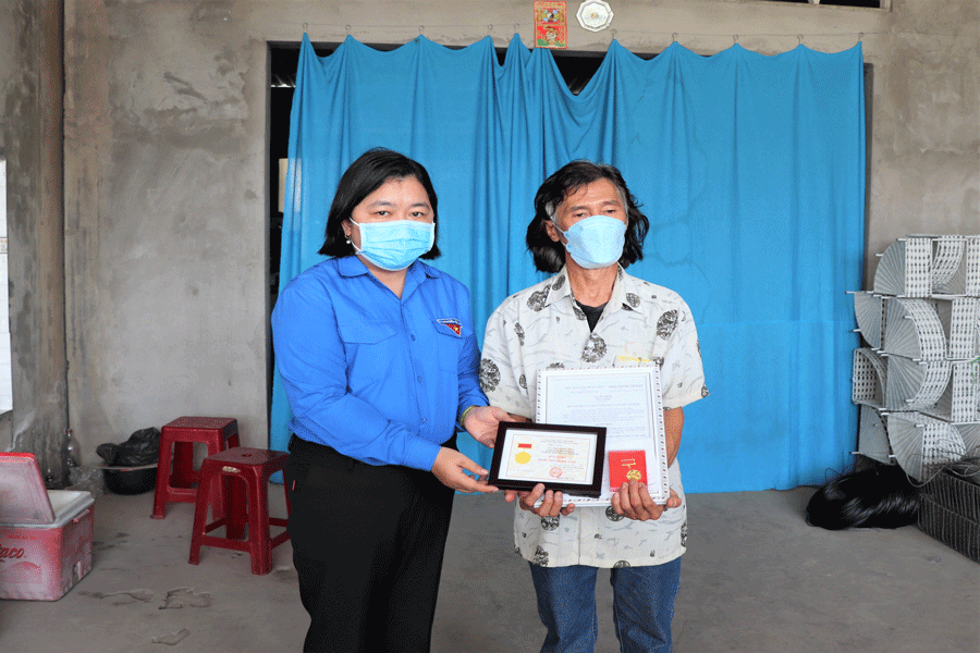 Truy tặng Huy hiệu Tuổi trẻ dũng cảm cho dân quân hi sinh khi chống 'cát tặc'