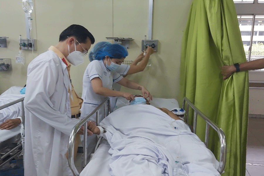 Thiếu tá Trần Hoàng Nghĩa đang được điều trị tại bệnh viện