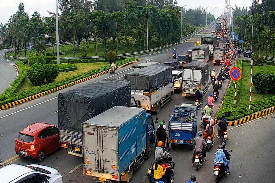 Kẹt xe tại cầu Rạch Miễu trên QL60. Ảnh: CSGT Kẹt xe tại cầu Rạch Miễu trên QL60. Ảnh: CSGT