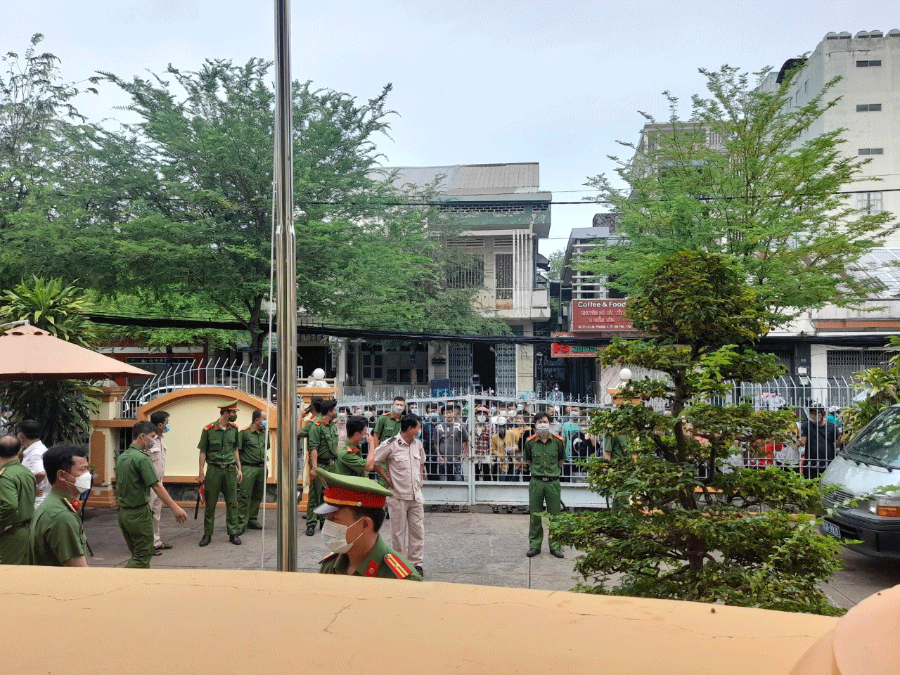 Công an điều tra vụ tiếng nổ như súng trước cổng tòa tỉnh Tiền Giang sau khi HĐXX tuyên án