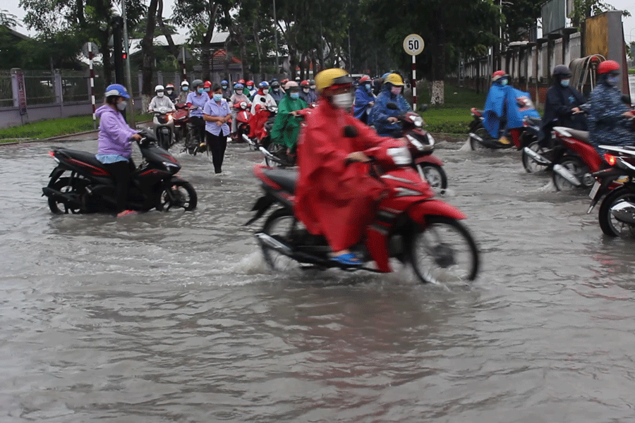 Khu Công nghiệp Giao Long ở Bến Tre mưa là ngập