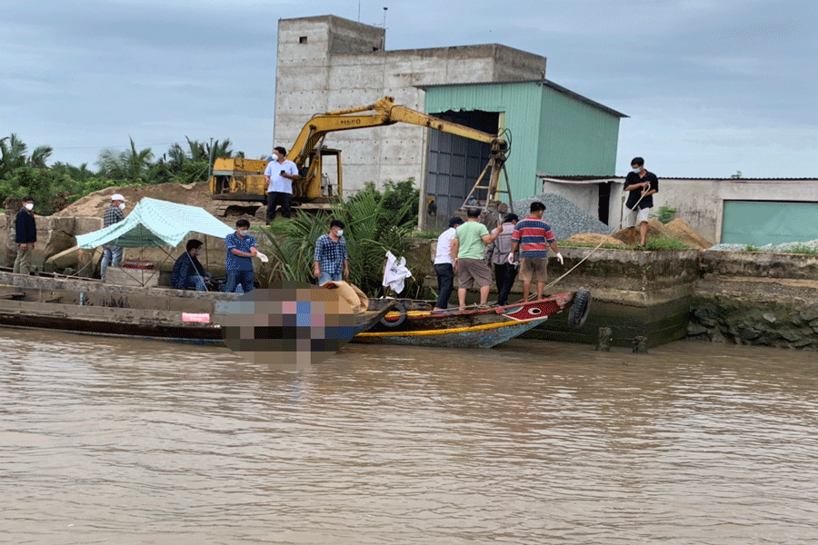 Lực lượng chức năng và người dân đã tìm thấy thi thể nạn nhân vào trưa ngày 1-6