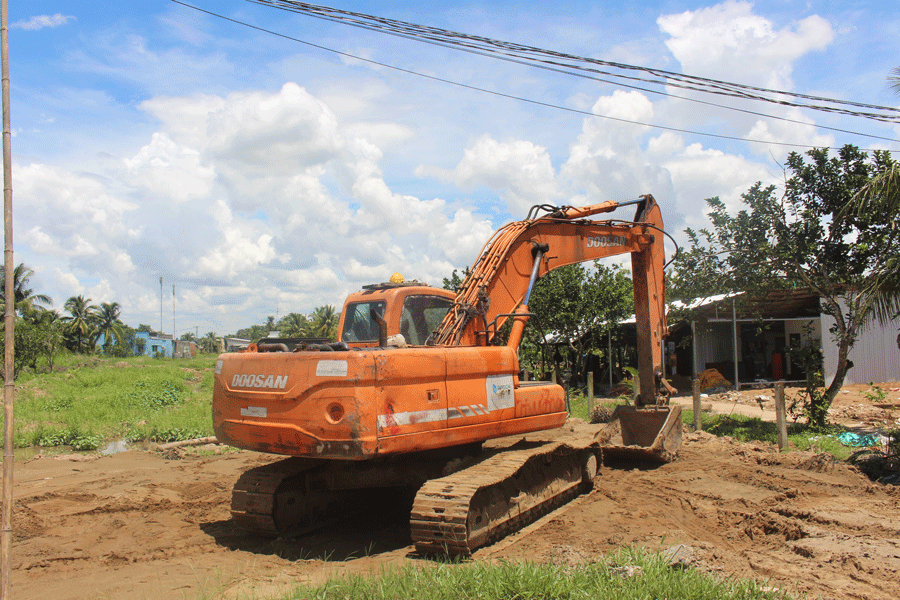Mặt bằng bàn giao rải rác, nhà thầu chưa thể thi công dự án. Ảnh: Đ.HÀ